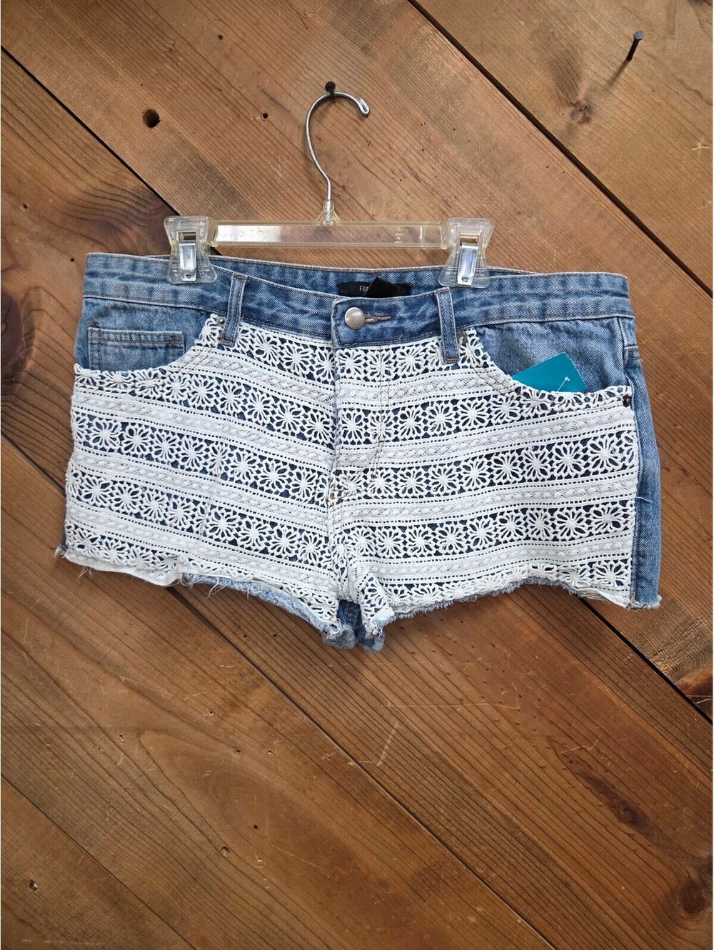 Forever 21 Jean Shorts Women’s Floral Lace Overlay Frayed Cutoff size 29